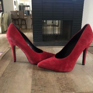 Red Suede Nine West pointy pumps